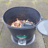 link naar blog: Bokashi: Voedselresten als voeding voor de tuin